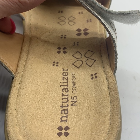 Naturalized White Slip On Sandals Sz 10. MCS0767E - Picture 6 of 8